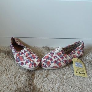 Toms classic canvas shoes